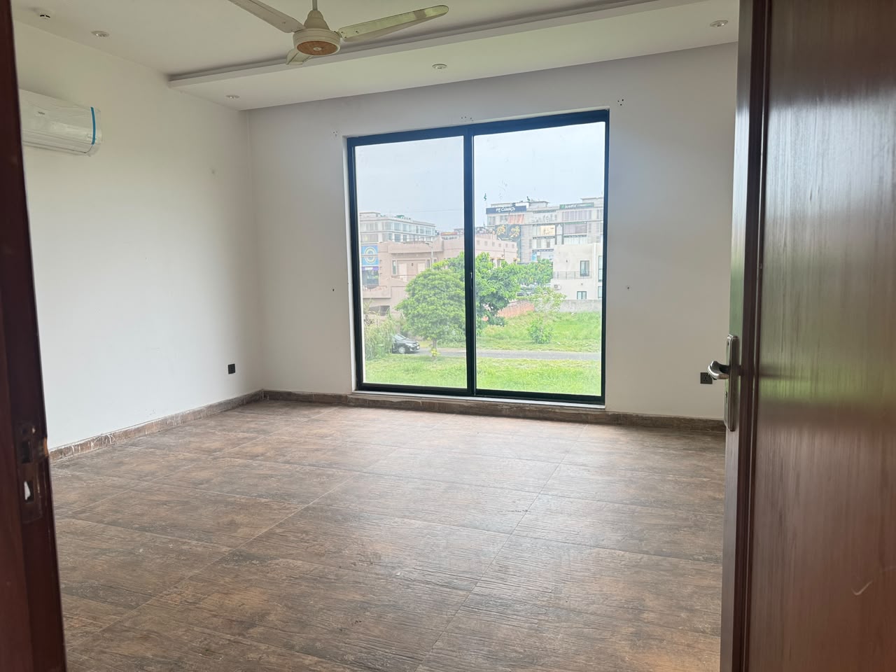 1 Kanal 57 k house for Rent DHA Phase 6 photo 3