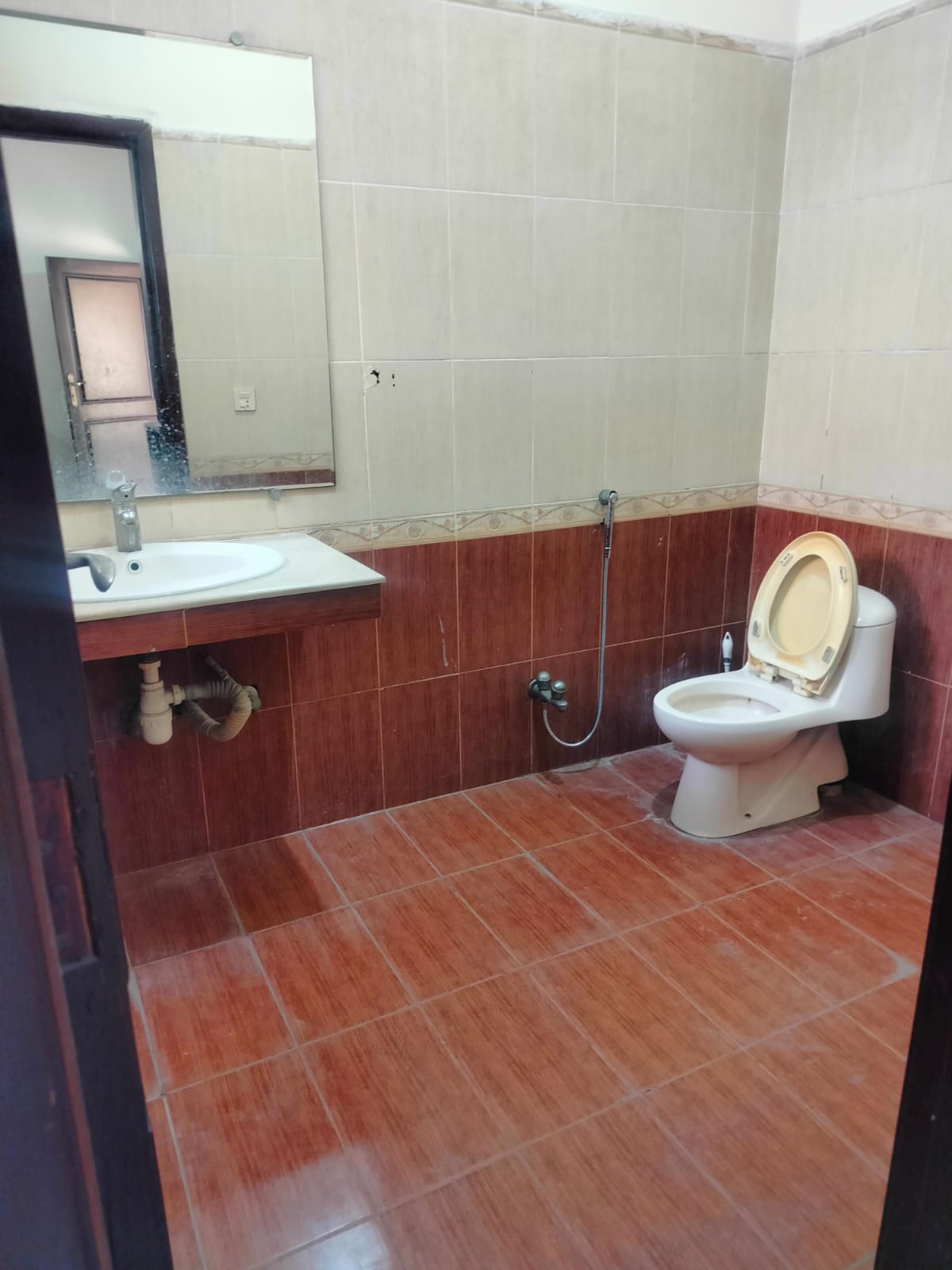 10 marla fully furnished house for rent in dha phase 8 C block photo 3