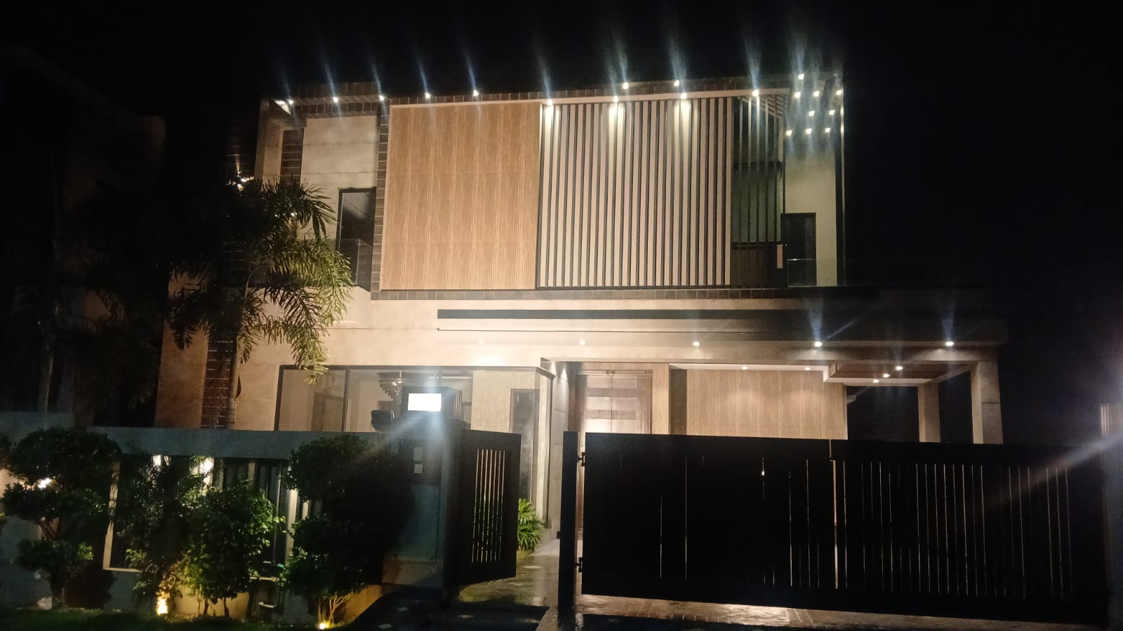 1 Kanal brand New House For Sale photo 2